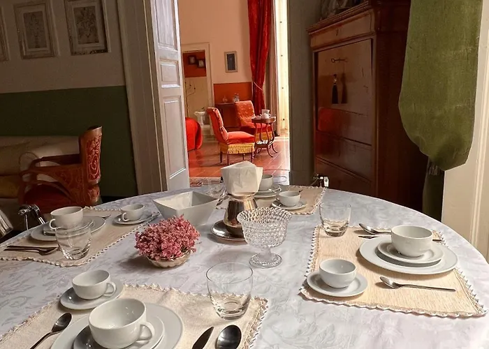 Dimora Storica Giostra Vecchia - Palazzo Grisolia 1809 Alojamento de Acomodação e Pequeno-almoço Cosença